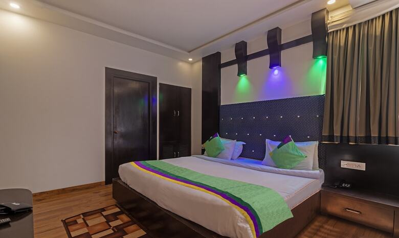 Hotel Treebo The Royal Taj