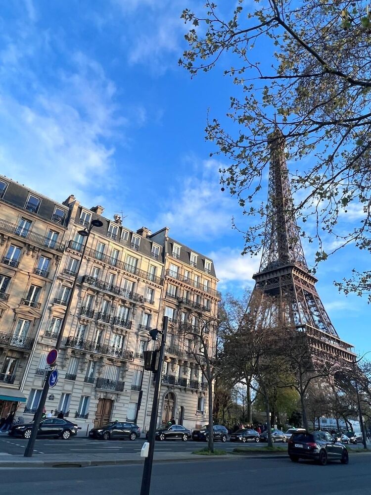 Eiffel Edge Escape (30 M�tres De La Tour Eiffel)