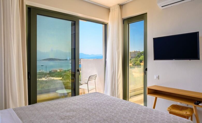 Roots Suites In Crete