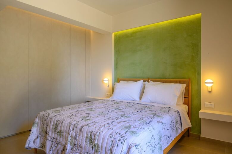 Roots Suites In Crete