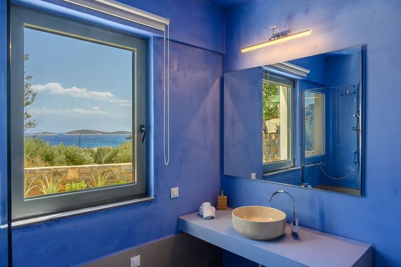 Roots Suites In Crete