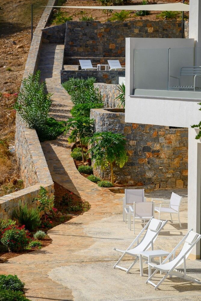 Roots Suites In Crete