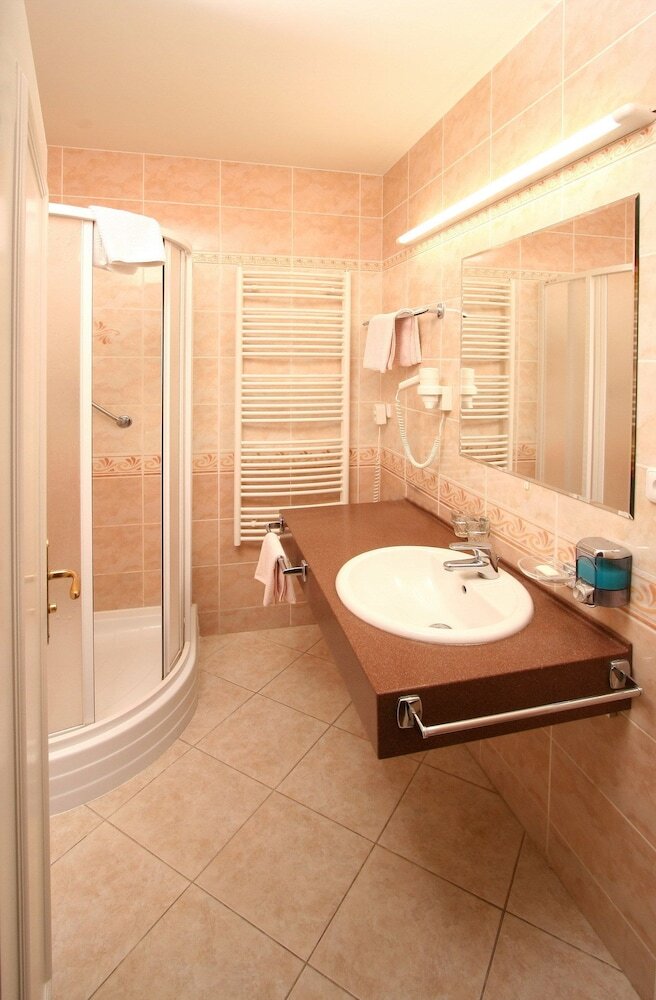 Hotel L�ze?sk� L�?ebna M�nes