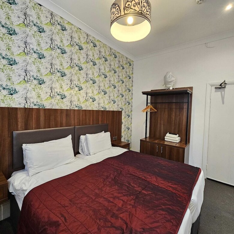 Chelsea House Hotel
