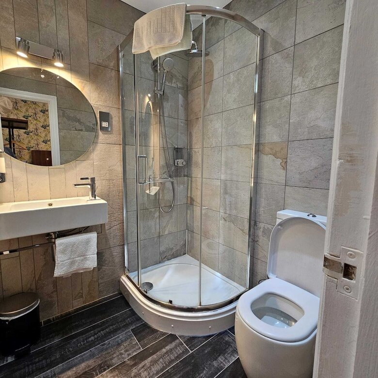 Chelsea House Hotel