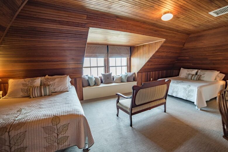 Night Swan Intracoastal B&B