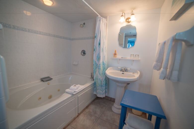 Night Swan Intracoastal B&B