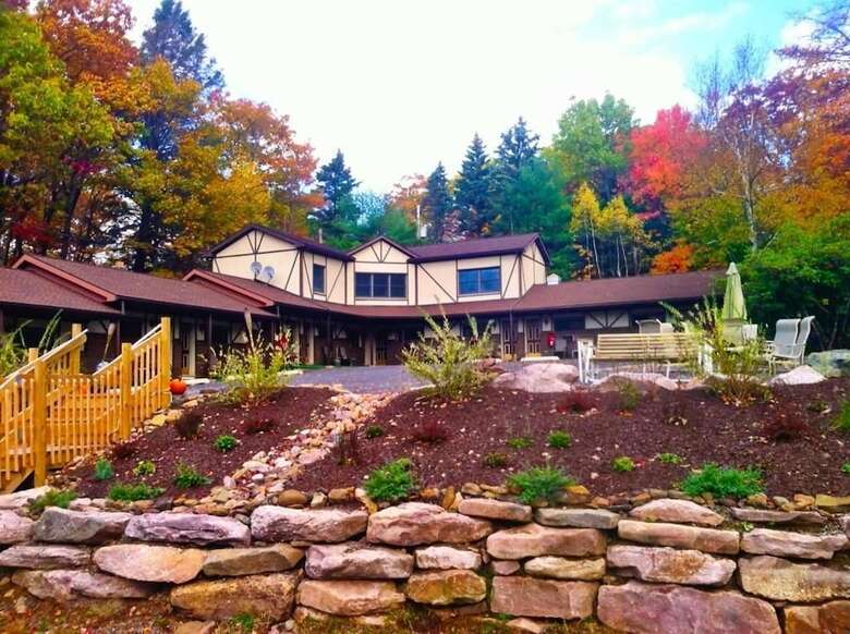 Hotel Lake Harmony Inn
