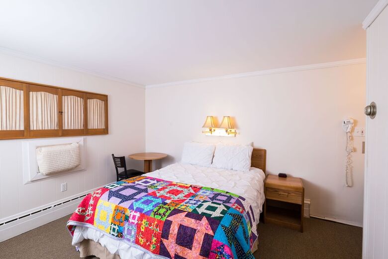 Hotel Lake Harmony Inn