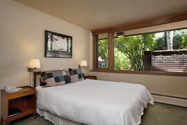 Bed & Breakfast Hearthstone House