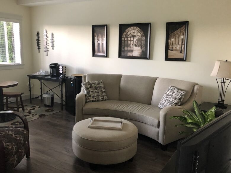 Private Suite In Cowichan Country