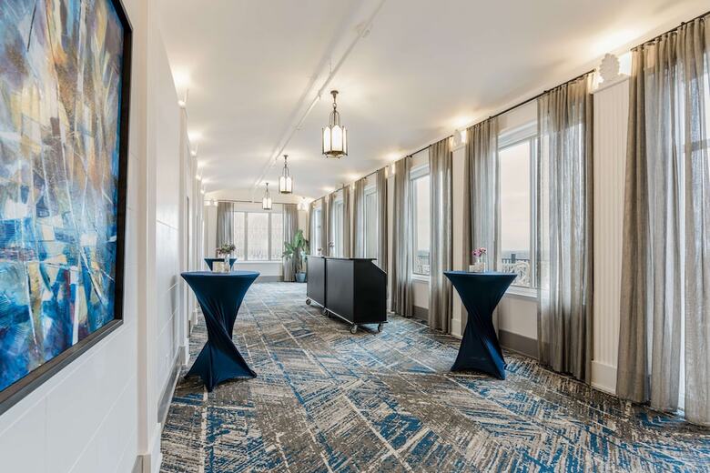 Hotel Elkhart, Tapestry Collection By Hilton