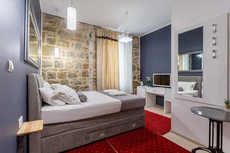 Castle View In Deluxe Room - Hotel Rose Split