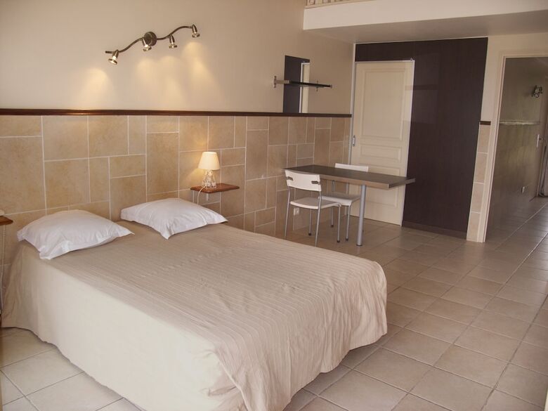 Hotel H�tel Et Studios Les Amandiers