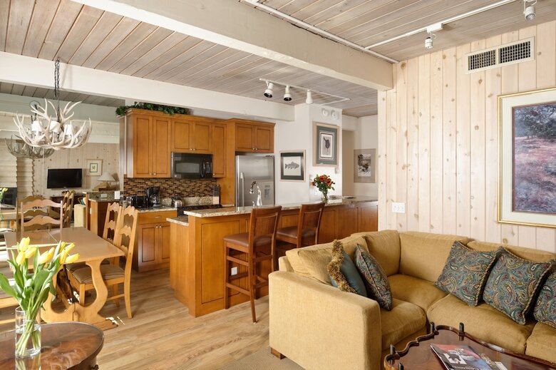 Aparthotel Aspen Square Condominium Hotel