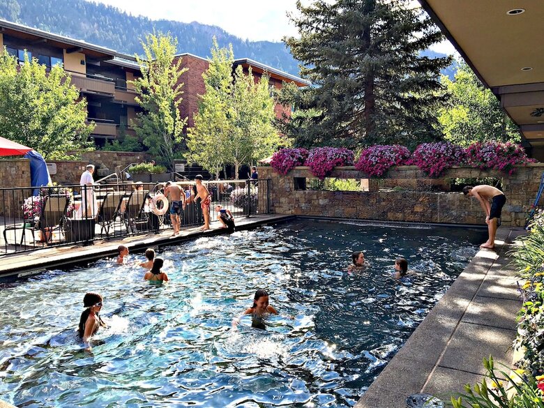 Aparthotel Aspen Square Condominium Hotel