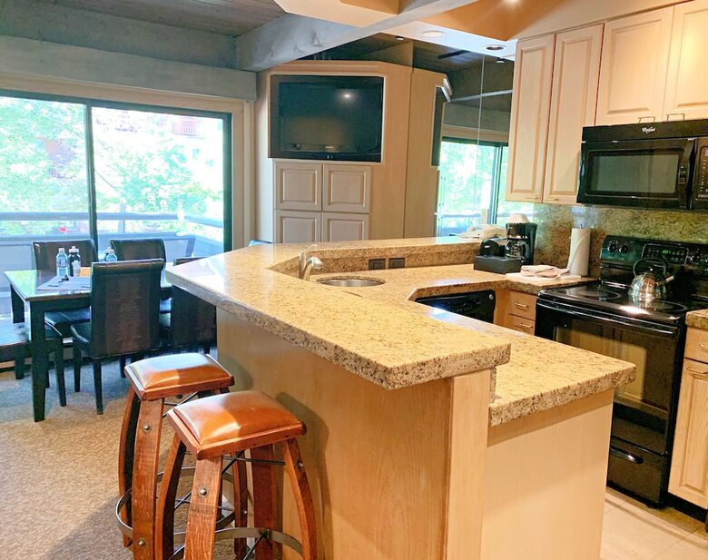 Aparthotel Aspen Square Condominium Hotel