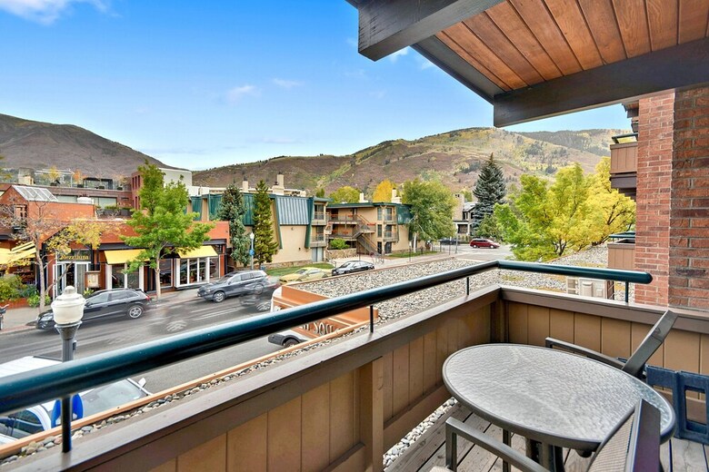 Aparthotel Aspen Square Condominium Hotel