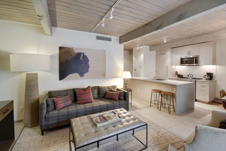 Aparthotel Aspen Square Condominium Hotel