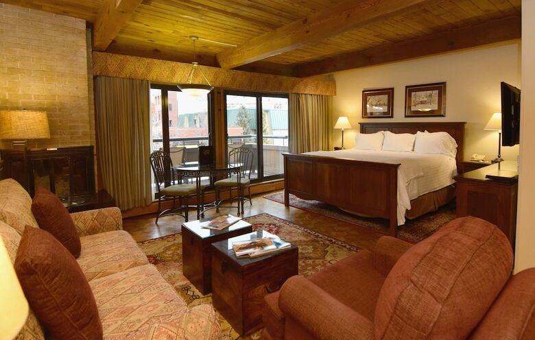 Aparthotel Aspen Square Condominium Hotel