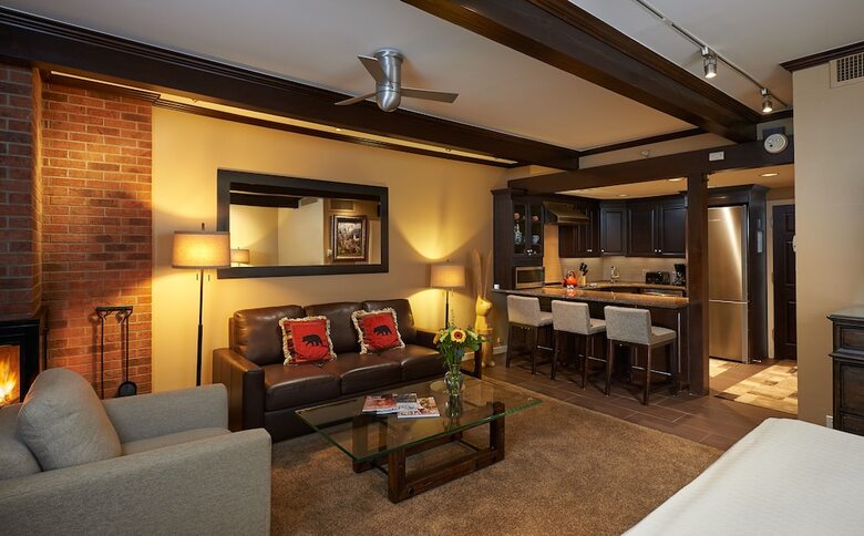 Aparthotel Aspen Square Condominium Hotel