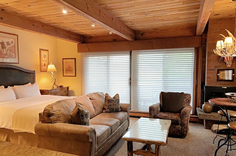 Aparthotel Aspen Square Condominium Hotel