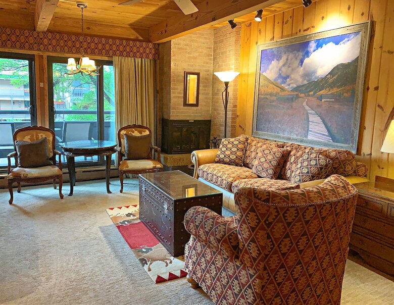 Aparthotel Aspen Square Condominium Hotel