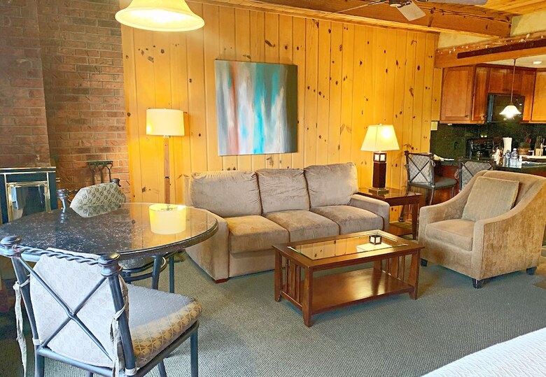 Aparthotel Aspen Square Condominium Hotel