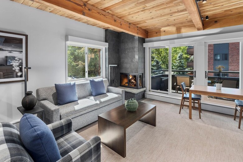 Aparthotel Aspen Square Condominium Hotel