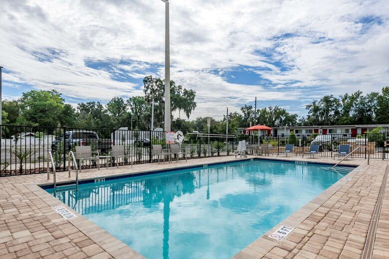 Hotel Comfort Suites Gainesville Near University