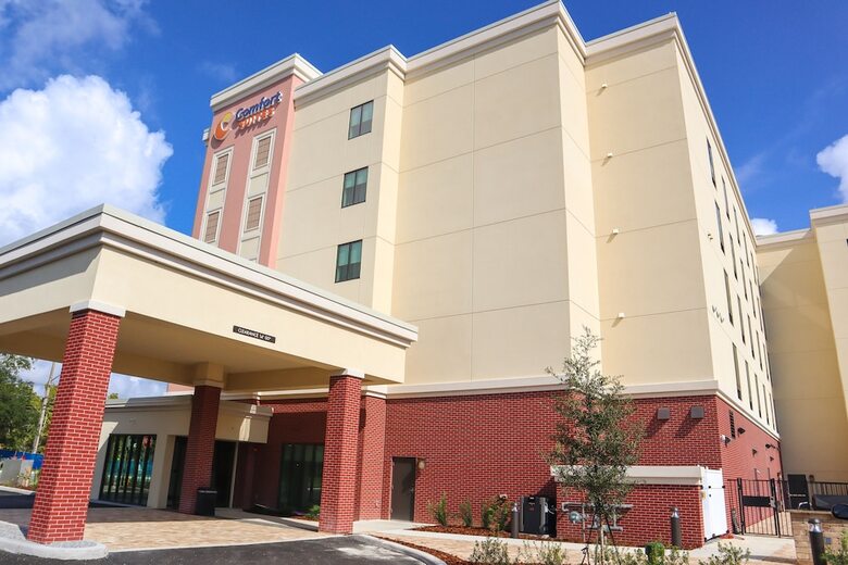 Hotel Comfort Suites Gainesville Near University