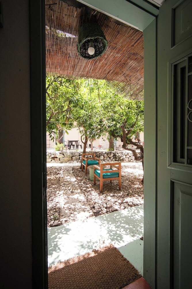 Bed & Breakfast Mayouli Nature Retreat