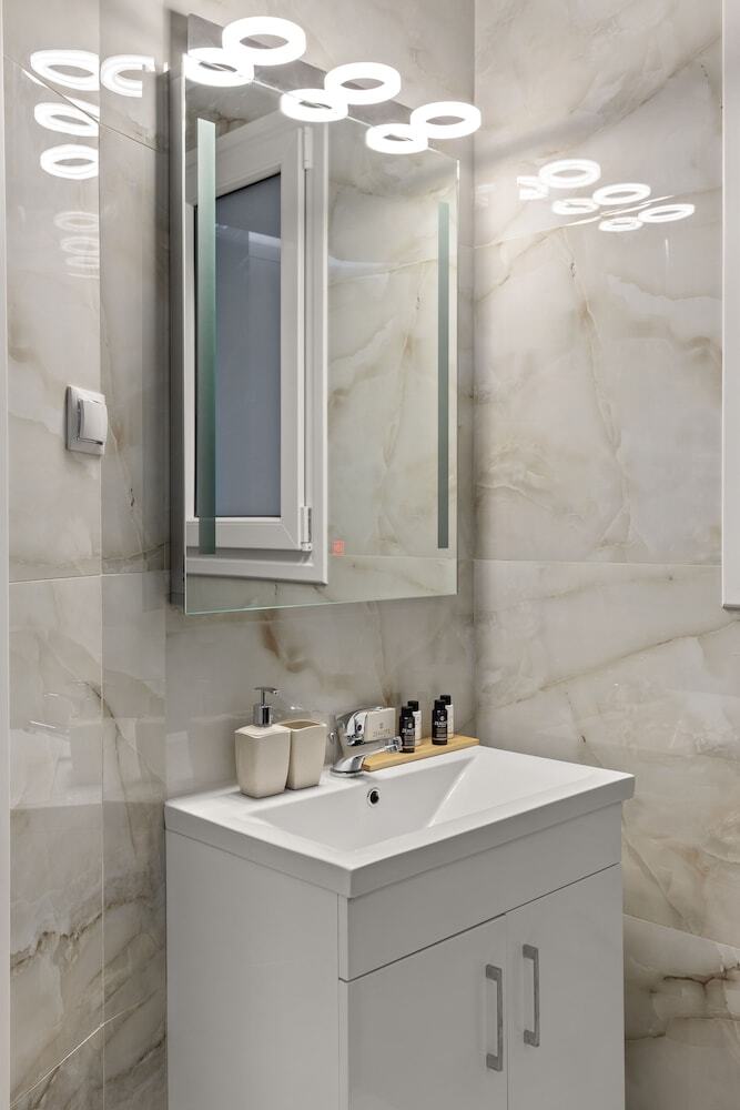 Athens Warehouse Hotel & Suites