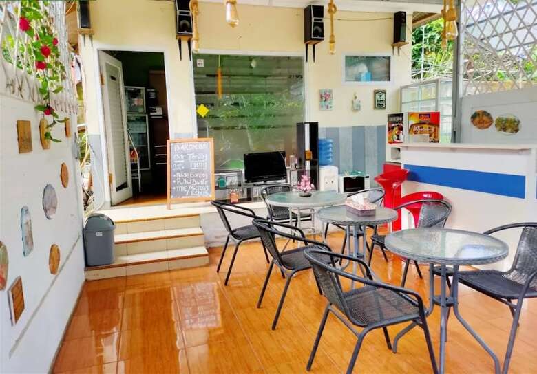 Comfortable Room With AC And Wifi For 2 People
