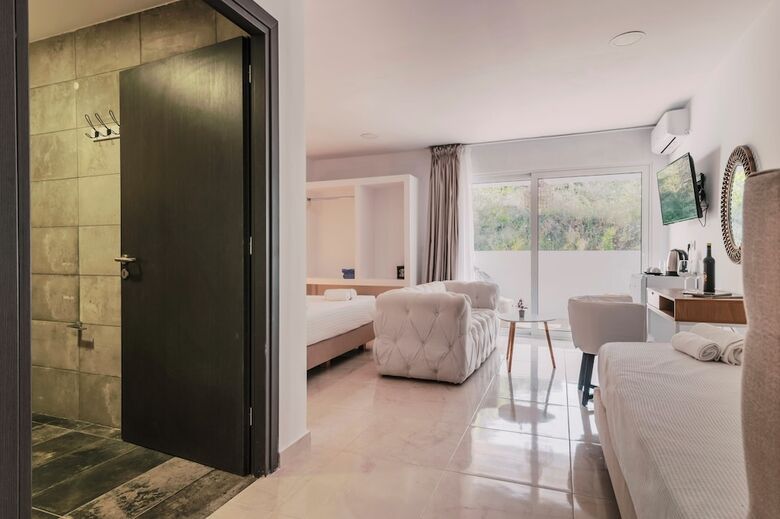 Hotel Bamboo Suites Adults Only