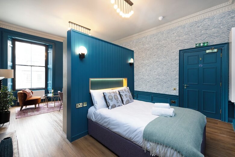 30 Castle Street Aparthotel