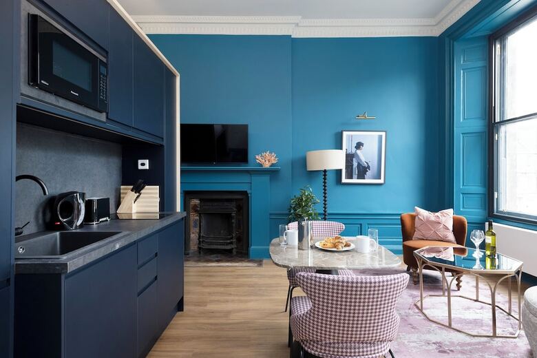 30 Castle Street Aparthotel