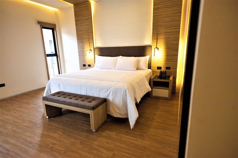 Hotel Plaza By Kavia