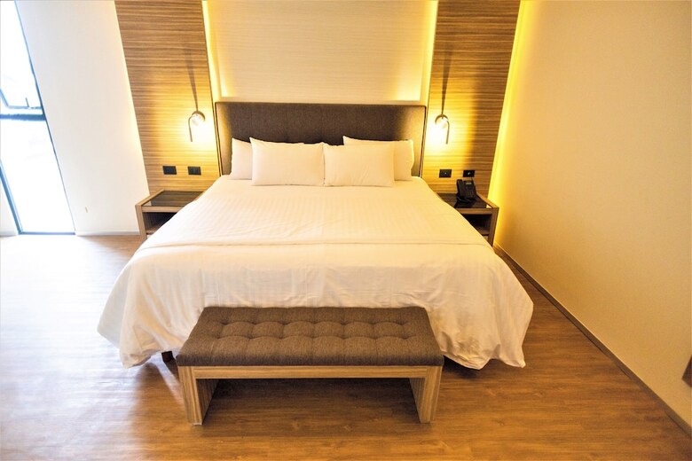 Hotel Plaza By Kavia