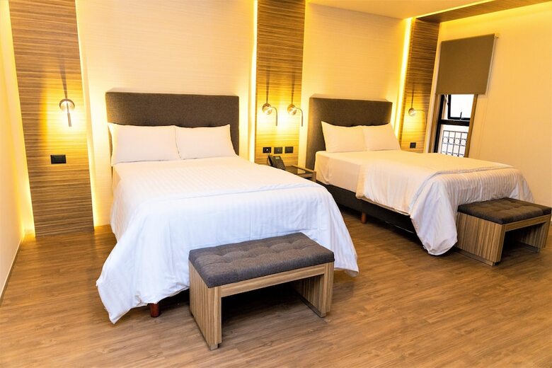 Hotel Plaza By Kavia