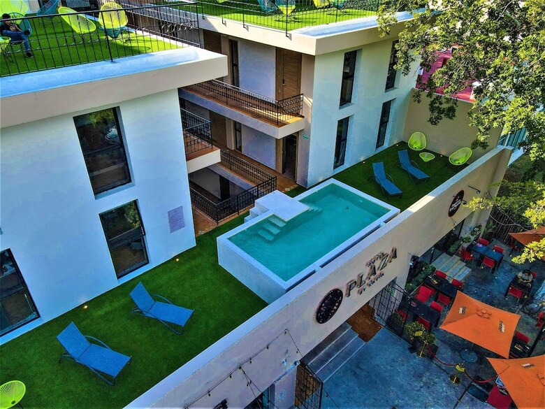 Hotel Plaza By Kavia