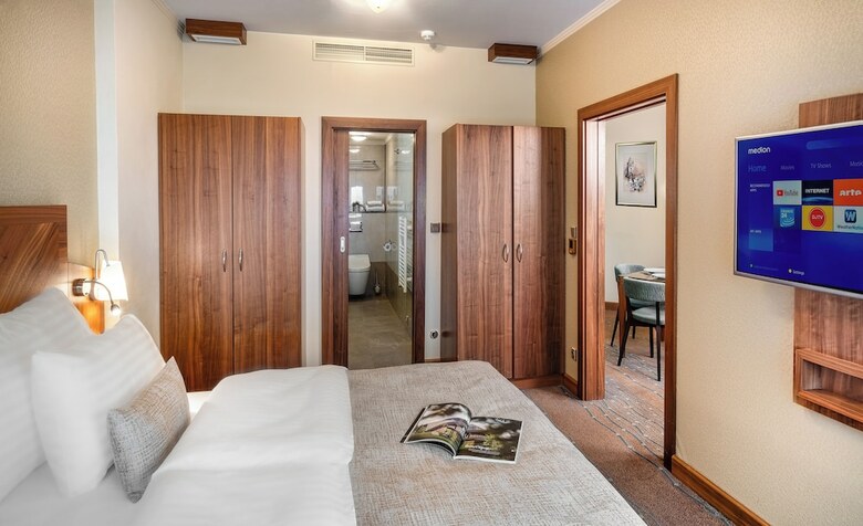 Aparthotel Crown Palace Apartments By Adrez
