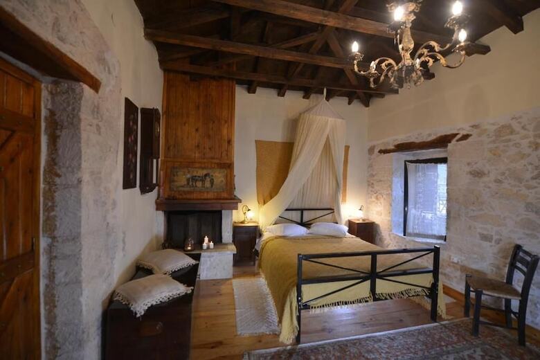 Hotel Troullos Traditional Houses