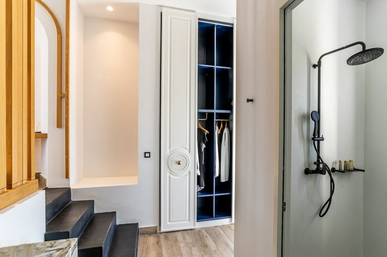 Hotel Cresanto Luxury Suites