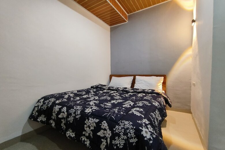 Hotel Oyo 93709 Rose Inn 2