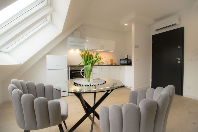 Aparthotel Stylish & Modern Apartment