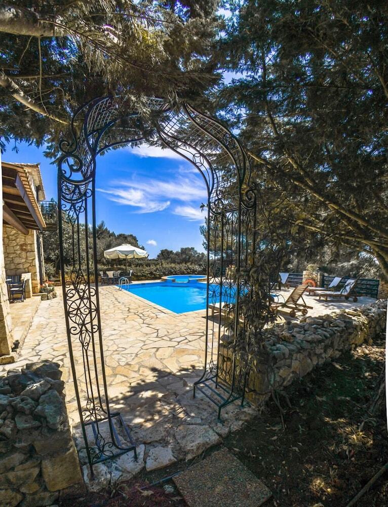 Aresti Mountain Resort