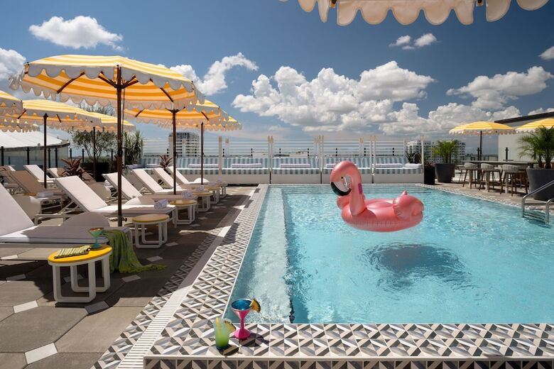 Hotel Moxy St. Petersburg Downtown