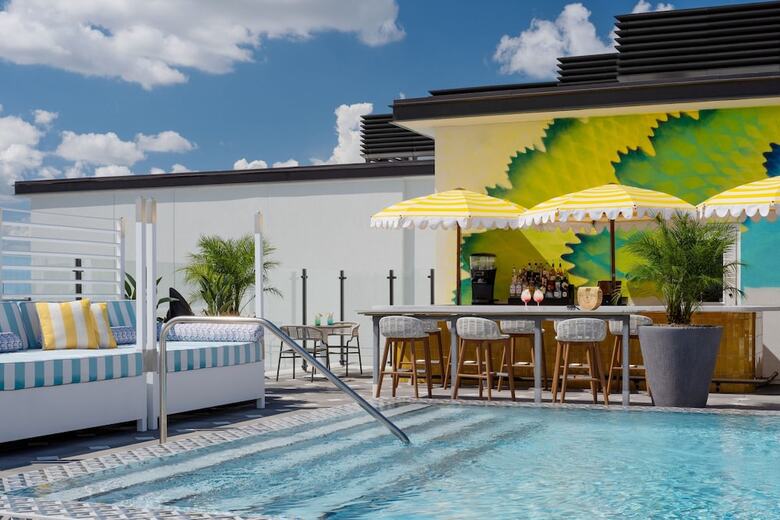 Hotel Moxy St. Petersburg Downtown