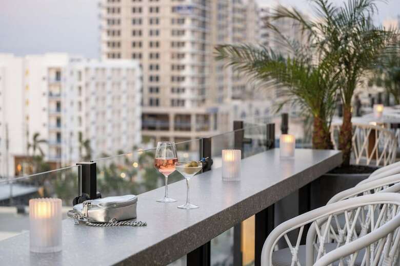 Hotel Moxy St. Petersburg Downtown